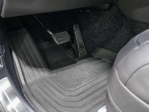 Used 2025 Land Rover Range Rover SE image 27