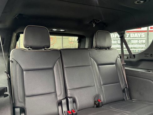 Used 2023 Chevrolet Suburban Premier image 17