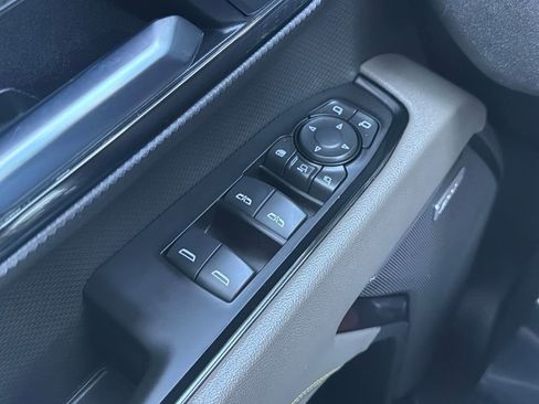 Used 2025 Chevrolet Silverado 2500 ZR2 w/ Technology Package image 11