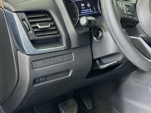 Used 2023 Nissan Rogue S image 17