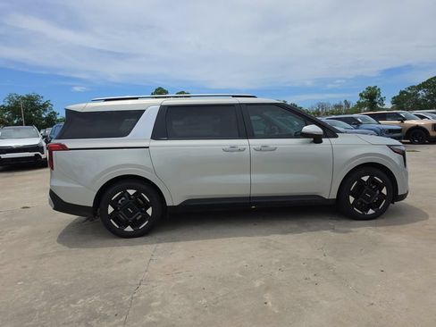 New 2026 Kia Carnival EX FWD image 9