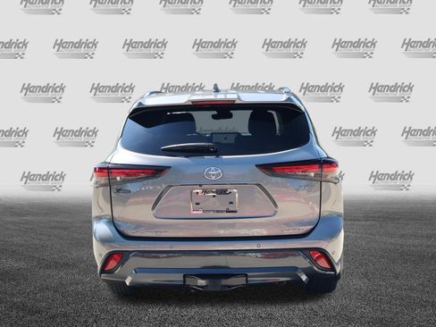 Used 2026 Toyota Highlander Limited AWD/4WD image 8