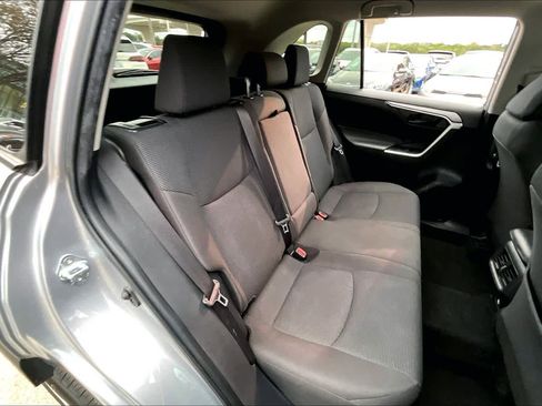 Used 2022 Toyota RAV4 LE image 18