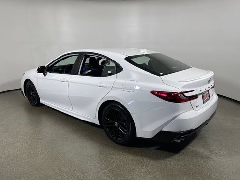 Used 2025 Toyota Camry SE FWD image 5