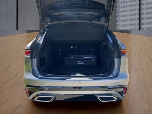 Used 2025 Jaguar F-PACE R-Dynamic S image 21
