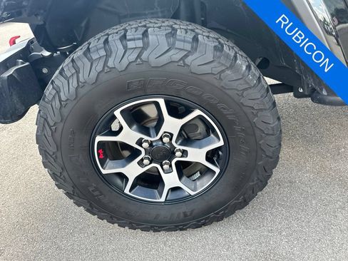 Used 2023 Jeep Wrangler Unlimited Rubicon w/ Cold Weather Group AWD/4WD image 34