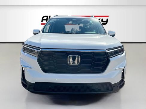 Used 2024 Honda Pilot Touring image 2