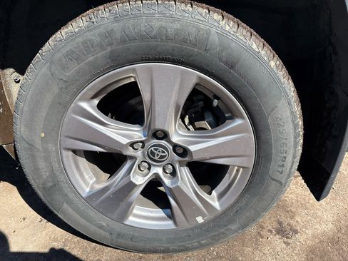 Used 2022 Toyota RAV4 XLE image 9