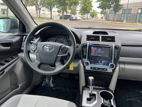 Used 2012 Toyota Camry LE FWD image 12