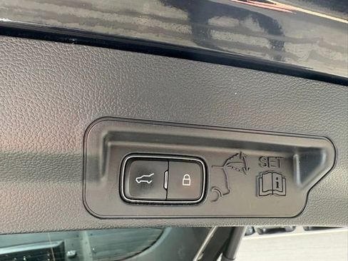 Certified 2022 Ford Explorer Limited w/ Limited Technology Package AWD/4WD image 35