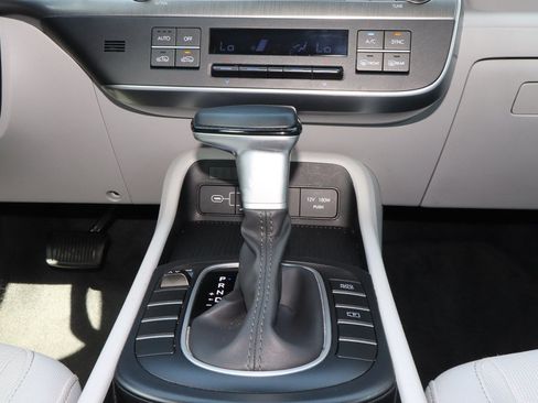 Used 2025 Hyundai Kona SEL FWD image 11