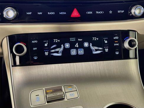 New 2027 Genesis GV70 2.5T Advanced AWD/4WD image 18
