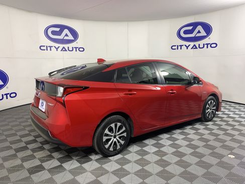 Used 2021 Toyota Prius LE image 3