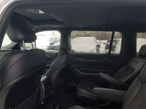 New 2025 Jeep Grand Cherokee L Altitude image 10