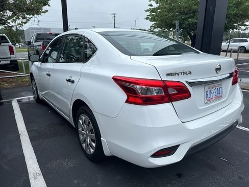Used 2017 Nissan Sentra S FWD image 3