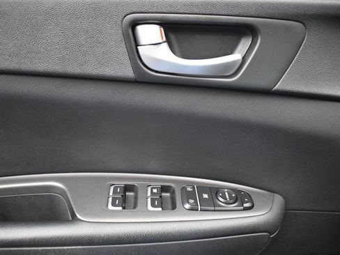 Used 2018 Kia Optima LX image 25