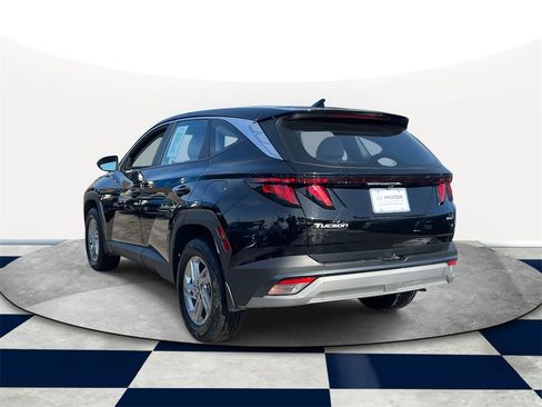 Certified 2025 Hyundai Tucson SE image 3
