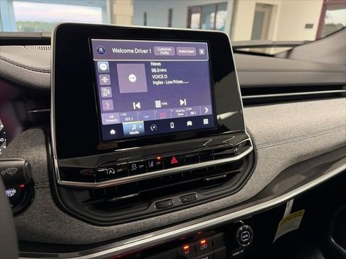 Used 2025 Jeep Compass Sport image 13