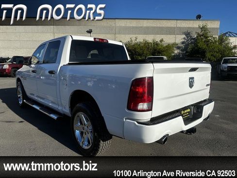 Used 2017 RAM 1500 Express w/ Express Value Package AWD/4WD image 4