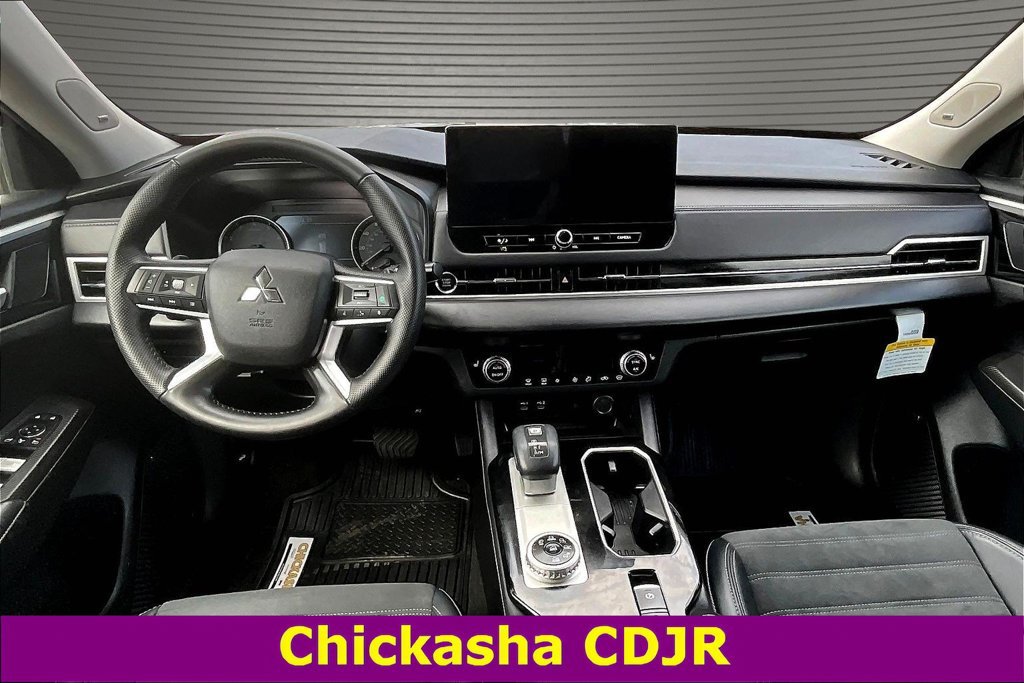 Used 2025 Mitsubishi Outlander SE AWD/4WD image 7