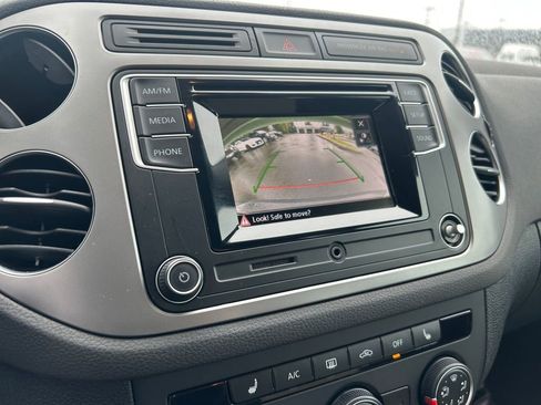 Used 2016 Volkswagen Tiguan S image 19