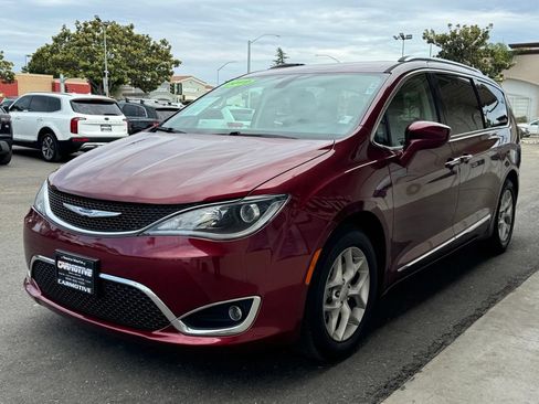 Used 2019 Chrysler Pacifica Touring-L Plus w/ Tire & Wheel Group FWD image 8