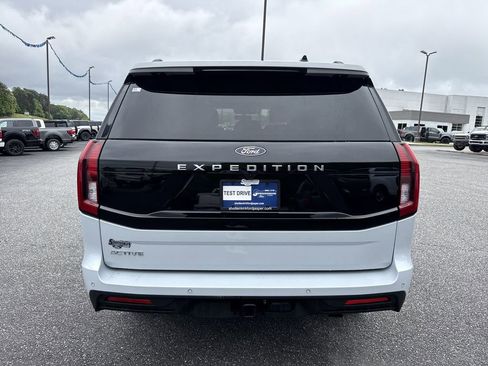 Used 2025 Ford Expedition Active AWD/4WD image 6