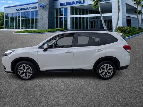 Used 2023 Subaru Forester Premium image 4
