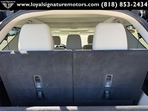 Used 2017 Land Rover Discovery SE image 12