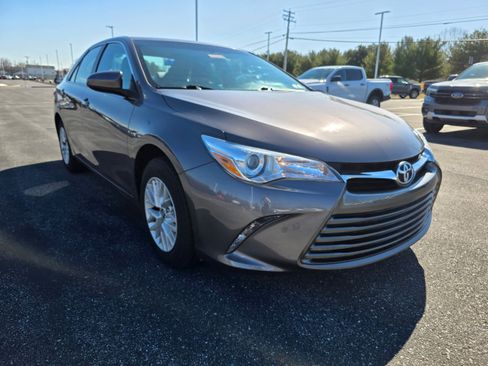 Used 2016 Toyota Camry LE image 6
