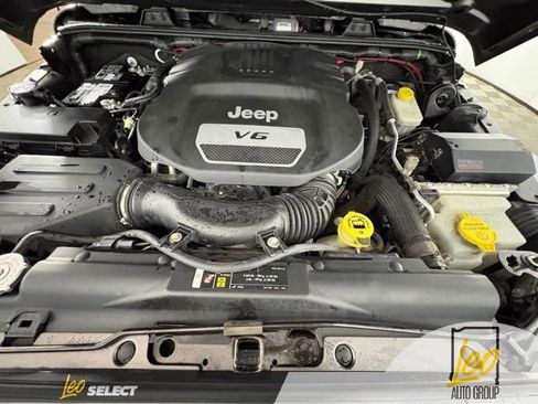 Used 2017 Jeep Wrangler Unlimited Sahara w/ Connectivity Group image 24