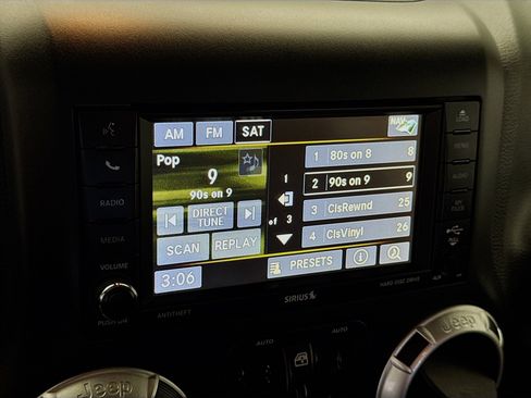 Used 2016 Jeep Wrangler Unlimited Rubicon AWD/4WD image 10