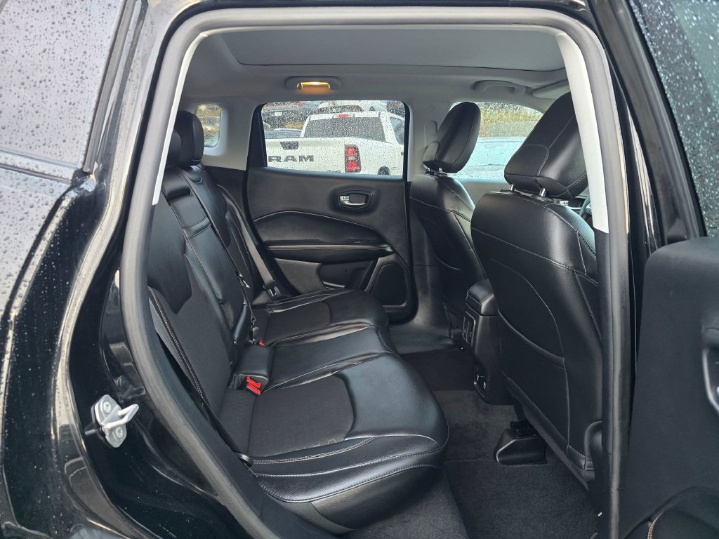 Used 2018 Jeep Compass Latitude w/ Popular Equipment Group FWD image 13