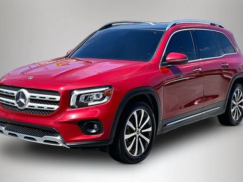 Used 2022 Mercedes-Benz GLB 250 w/ Premium Package Lite image 2
