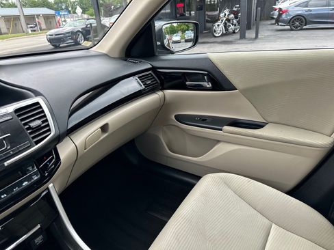 Used 2017 Honda Accord LX image 23