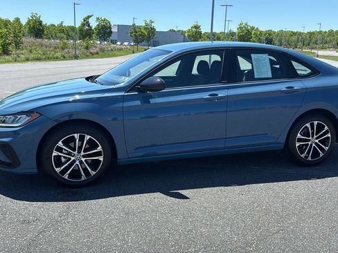 Used 2025 Volkswagen Jetta Sport FWD image 11