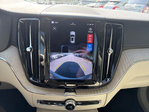 Certified 2022 Volvo XC60 B5 Inscription FWD image 25