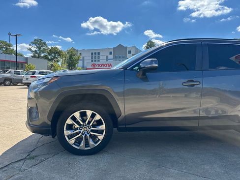 Used 2022 Toyota RAV4 XLE Premium image 30