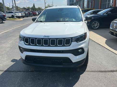 Used 2025 Jeep Compass Latitude w/ Convenience Group AWD/4WD image 6