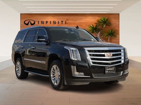 Used 2020 Cadillac Escalade 2WD image 3