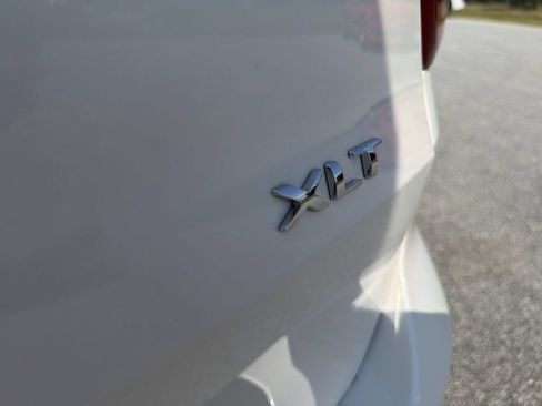 Used 2019 Ford Explorer XLT w/ Equipment Group 201A FWD image 31