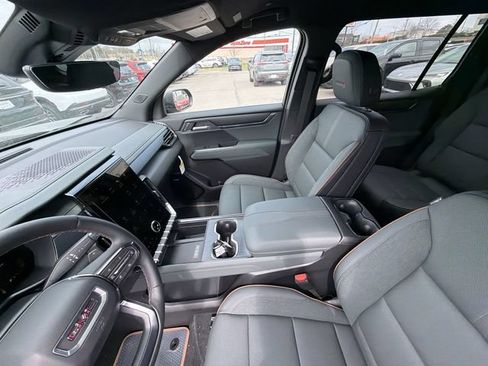 New 2026 GMC Acadia AT4 w/ Luxury Package AWD/4WD image 17