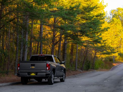 Used 2017 Chevrolet Silverado 1500 High Country image 38