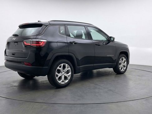 Used 2025 Jeep Compass Latitude AWD/4WD image 9
