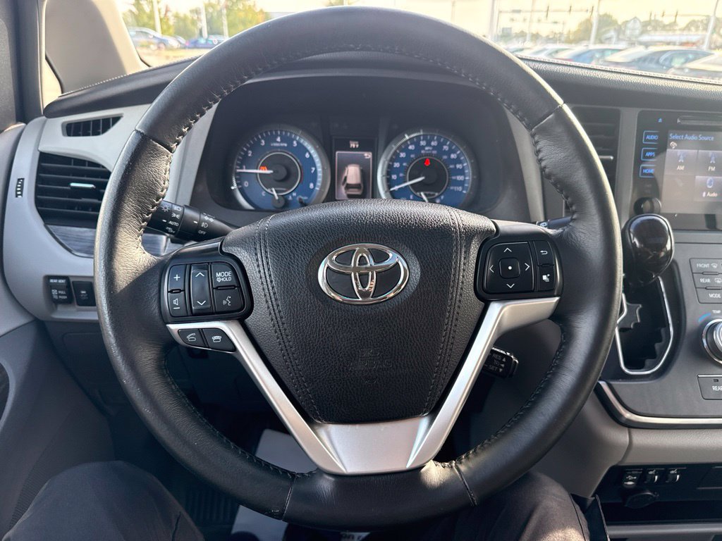 Used 2015 Toyota Sienna XLE w/ XLE Navigation Package AWD/4WD image 13