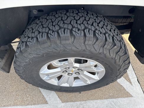 Used 2021 Chevrolet Colorado LT w/ Safety Package image 2