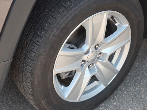 Certified 2022 Jeep Compass Latitude w/ Mopar Graphics Package image 7