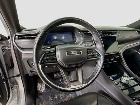 Used 2022 Jeep Grand Cherokee Overland image 11