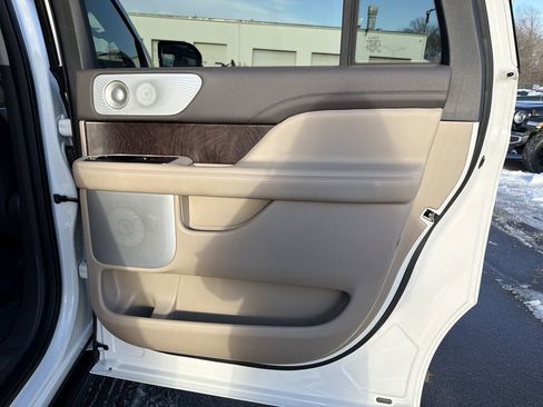 Certified 2022 Lincoln Navigator L Reserve image 16
