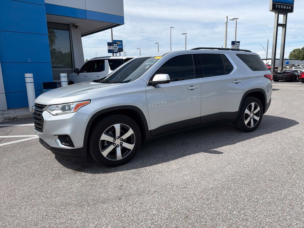 Used 2021 Chevrolet Traverse LT w/ LT Premium Package FWD image 2